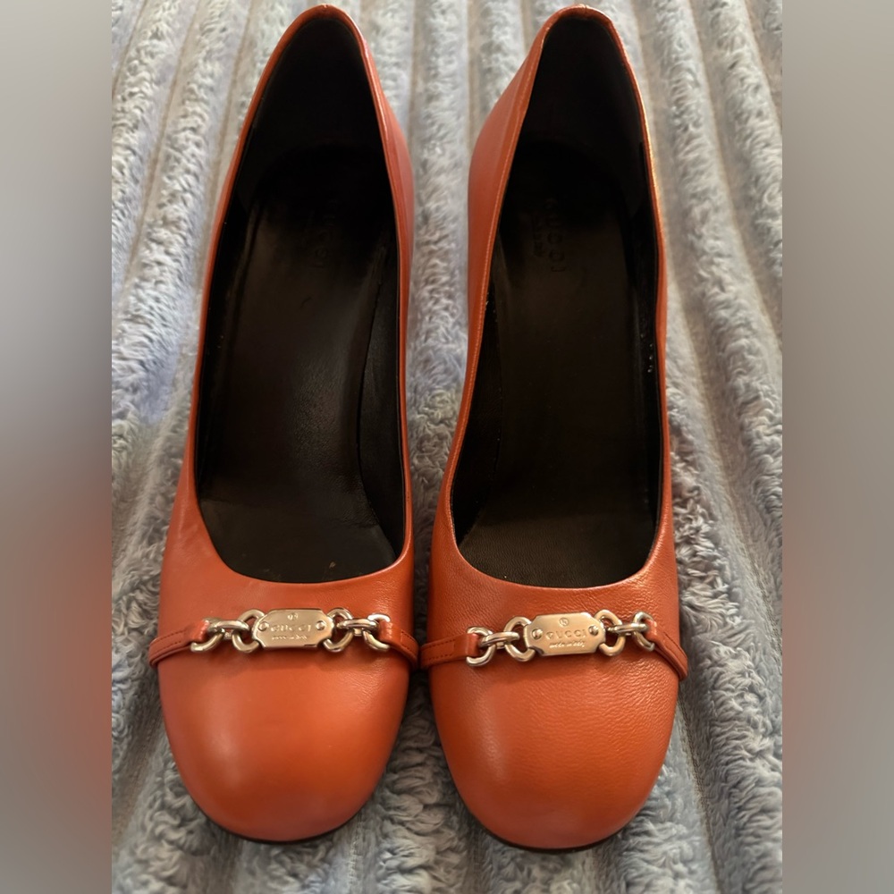 Gucci Women's Orange Leather Heels with Chain Detail